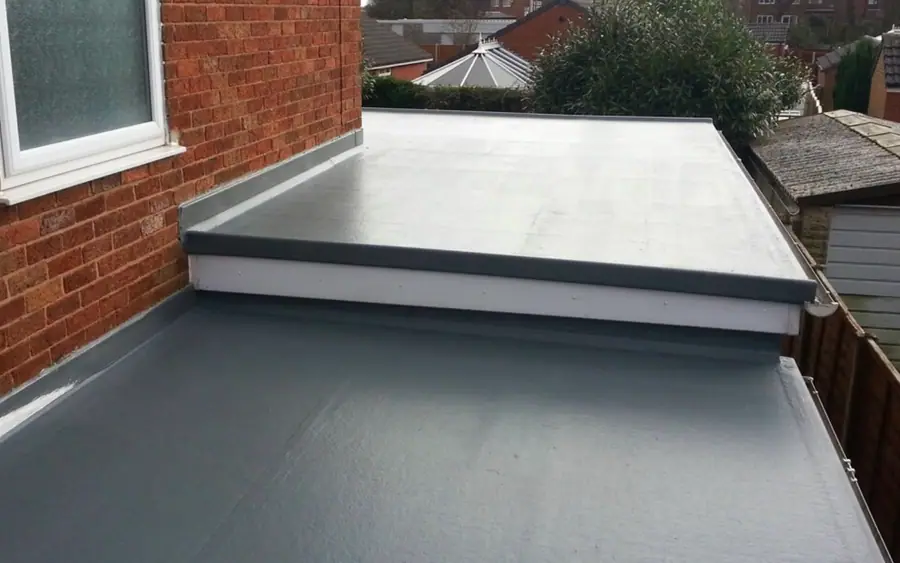 Flat membrane roofing system on a commercial building